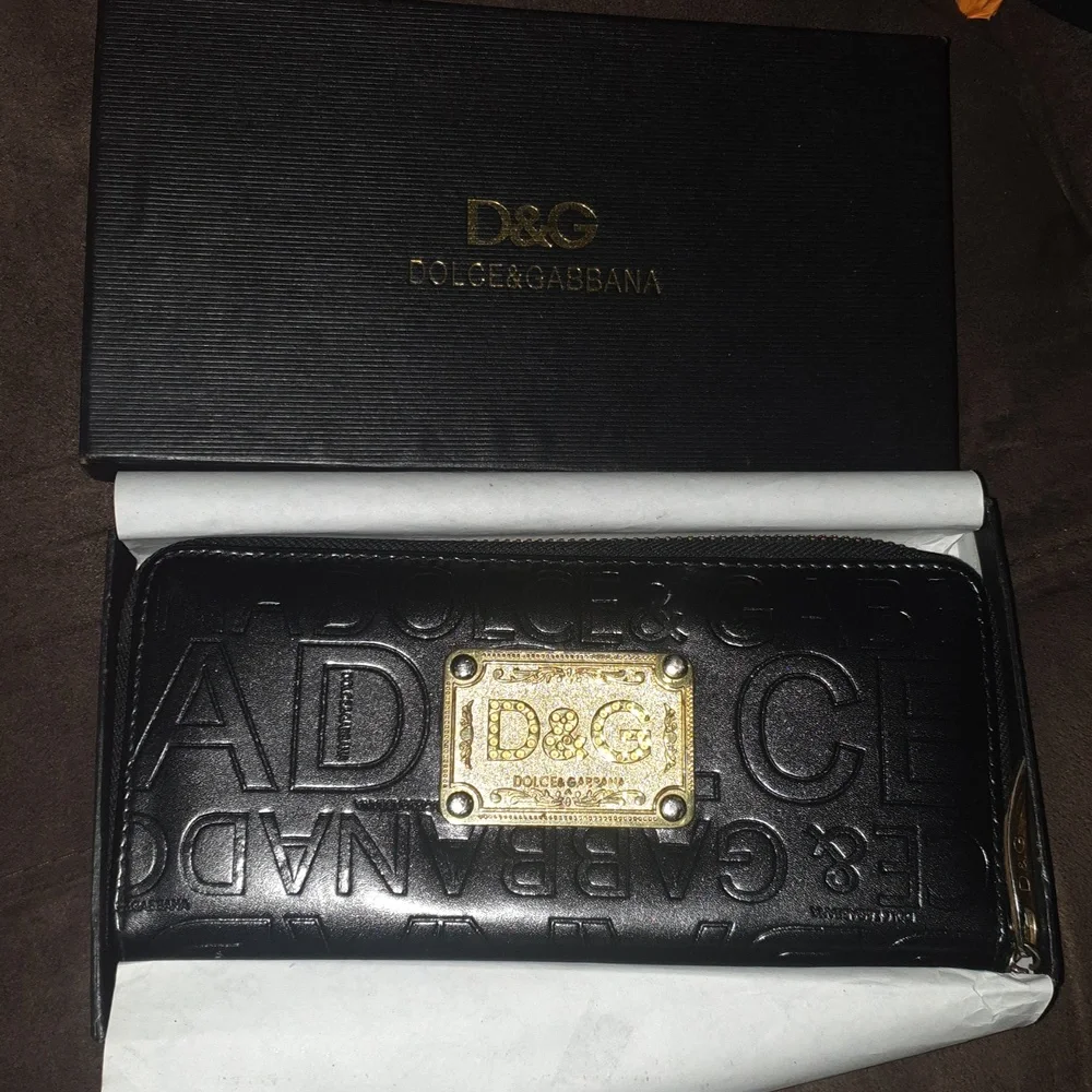 Vintage Dolce & Gabbana wallet black and gold zip up - Picture 1 of 3